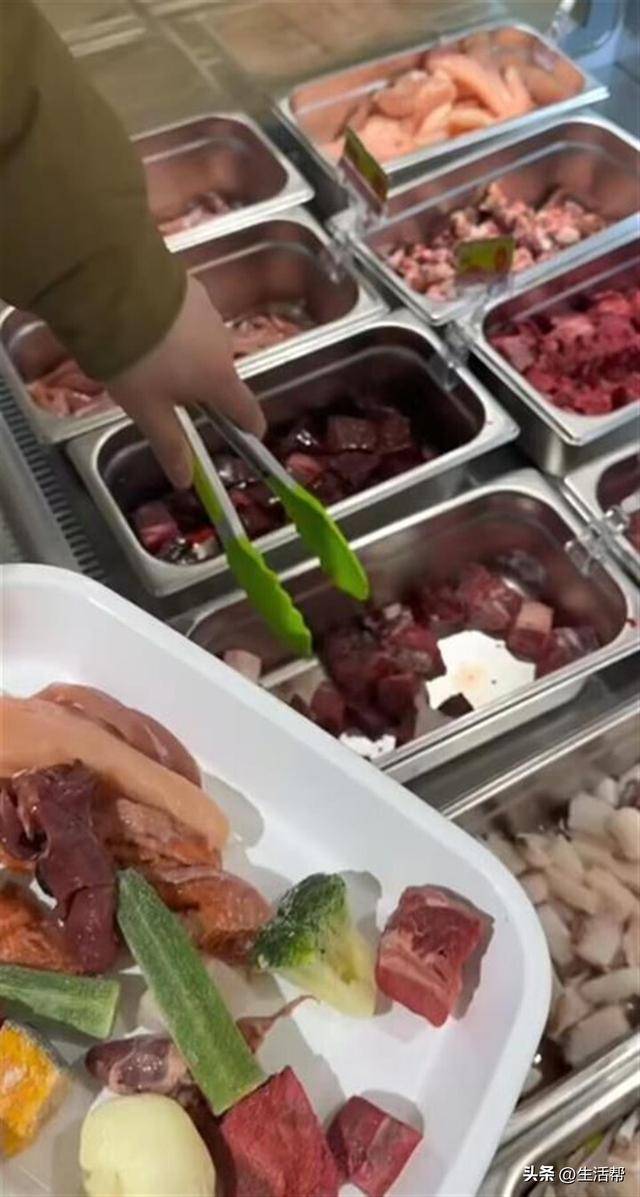 斤249元店员帮烫熟品牌方：三文鱼人都可以吃CQ9电子中国网站上海“狗狗麻辣烫”走红每(图2)